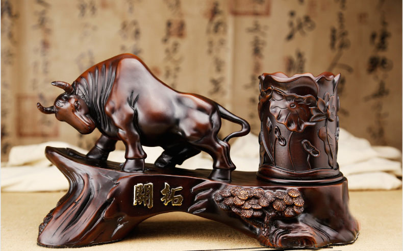 笨拙的勁牛：寓意著百業俱興，財源廣進，蒸蒸如上