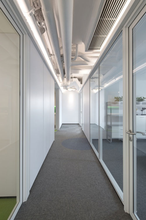 杭州服飾有限公司運(yùn)營中心走廊區(qū)域設(shè)計(jì)