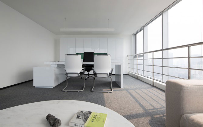 杭州服飾有限公司運(yùn)營中心董事長辦公室辦公桌設(shè)計(jì)