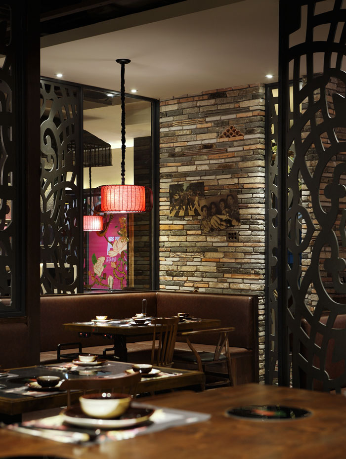 沉穩(wěn)、古樸、自然、寧靜的火鍋店休息區(qū)域方案設(shè)計效果圖