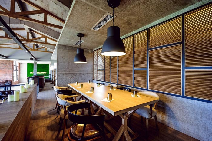 340平方工業(yè)風與LOFT風格相結合的餐廳過道設計效果圖