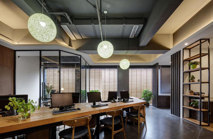 進出口貿(mào)易公司辦公室辦公桌裝修設計效果圖