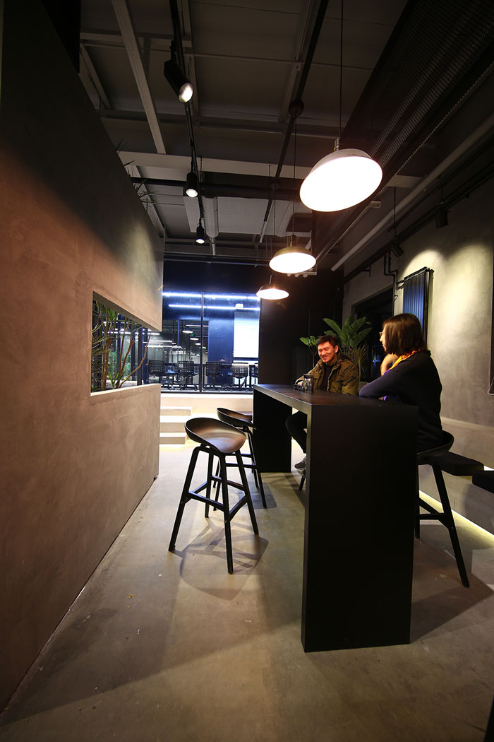 鋼結(jié)構(gòu)舊廠房辦公室吧臺(tái)裝修設(shè)計(jì)效果圖