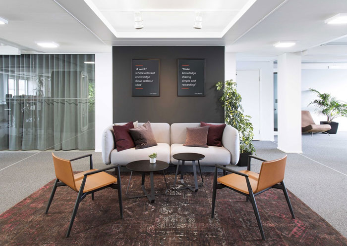 軟件公司辦公室前廳接待區(qū)裝修設(shè)計效果圖