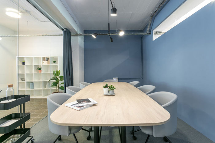 現(xiàn)代化辦公室會議室裝修設(shè)計效果圖