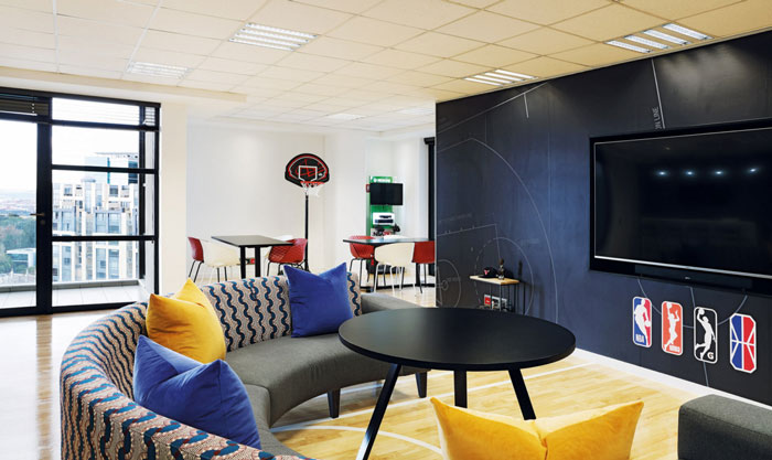 體育用品公司辦公室休息區裝修設計效果圖