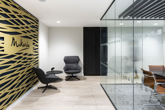 投資管理公司辦公室進門區(qū)裝修設計效果圖