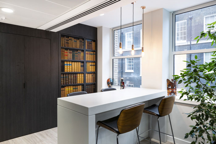 投資管理公司辦公室閱讀區(qū)裝修設計效果圖