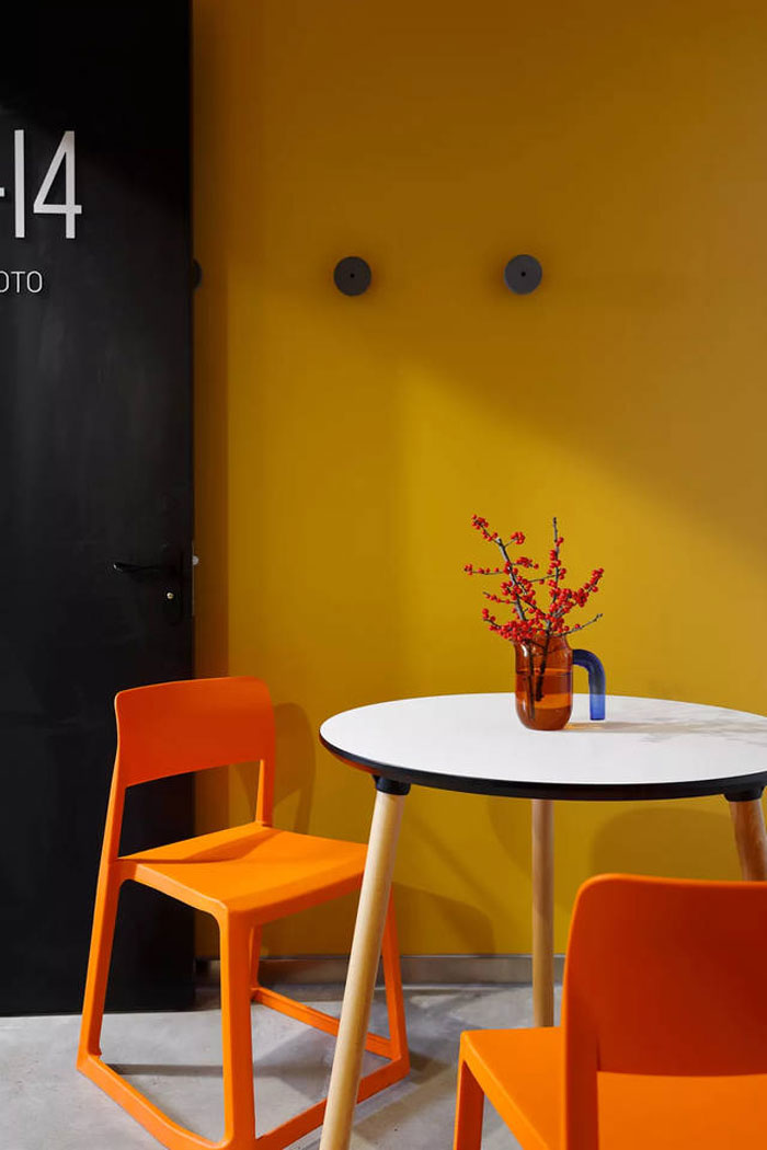 廢舊工廠改造辦公室交流區(qū)裝修設計效果圖