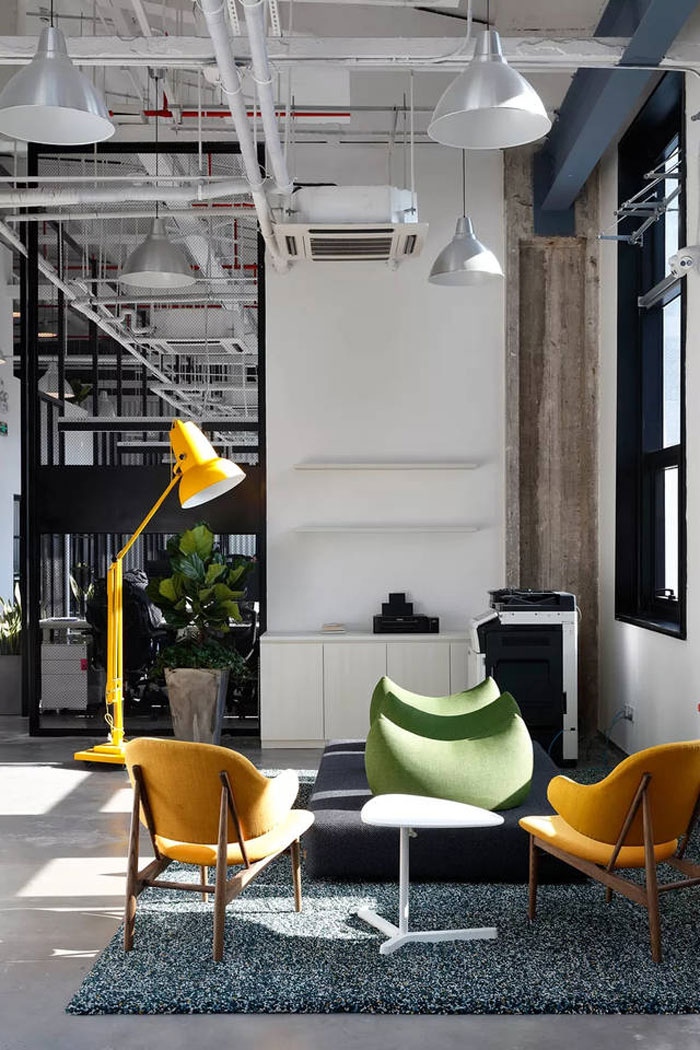 廢舊工廠改造辦公室辦公休息區(qū)裝修設計效果圖