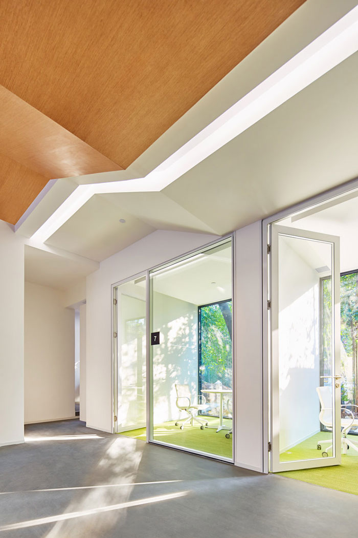 廠房辦公樓洽談室裝修設(shè)計效果圖