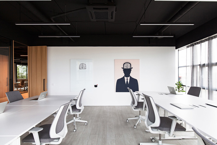 培訓教育辦公室辦公區(qū)裝修設(shè)計效果圖