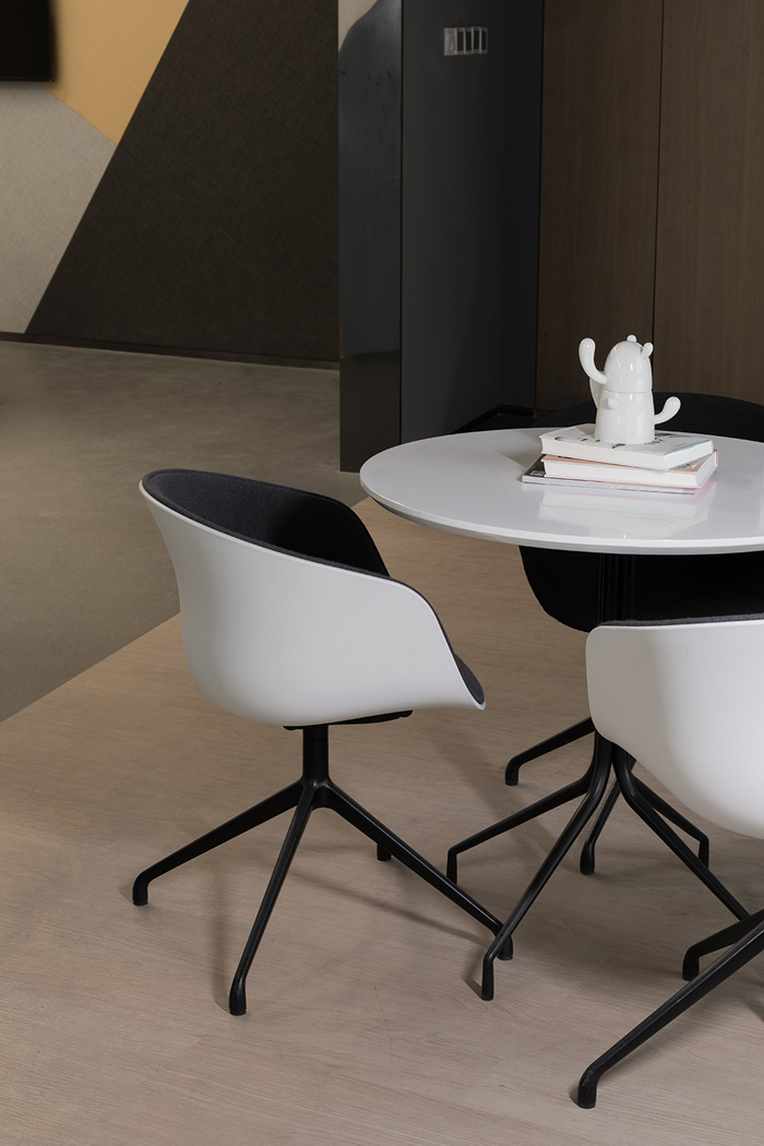 產(chǎn)業(yè)園辦公室交流區(qū)裝修設計效果圖