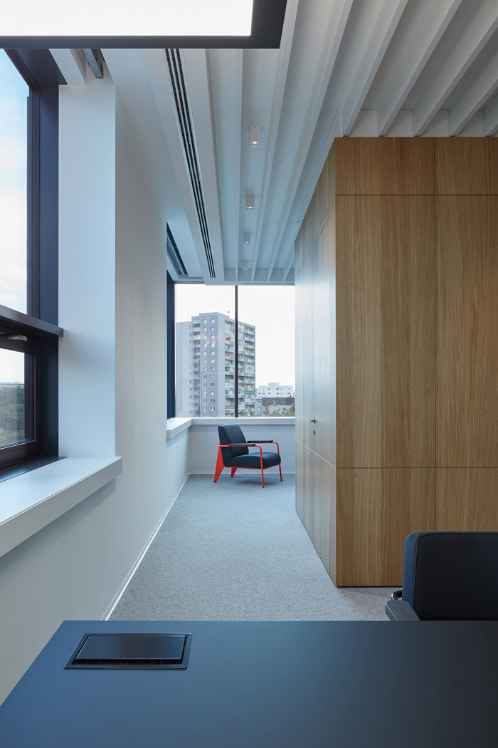 房地產(chǎn)公司過(guò)道裝修設(shè)計(jì)效果圖