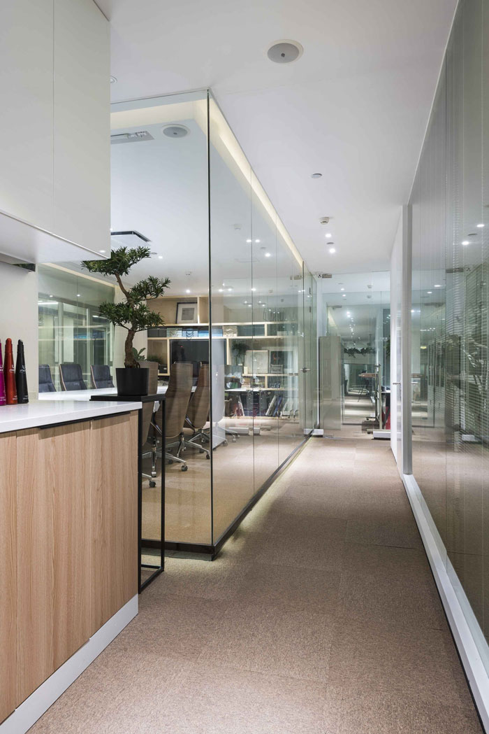 設計公司辦公室過道裝修設計效果圖